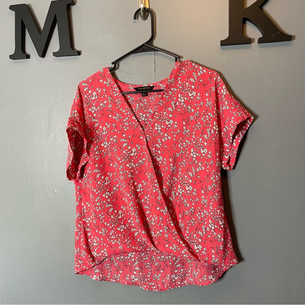 Banana Republic Women's pink Floral‎ Top Blouse size small